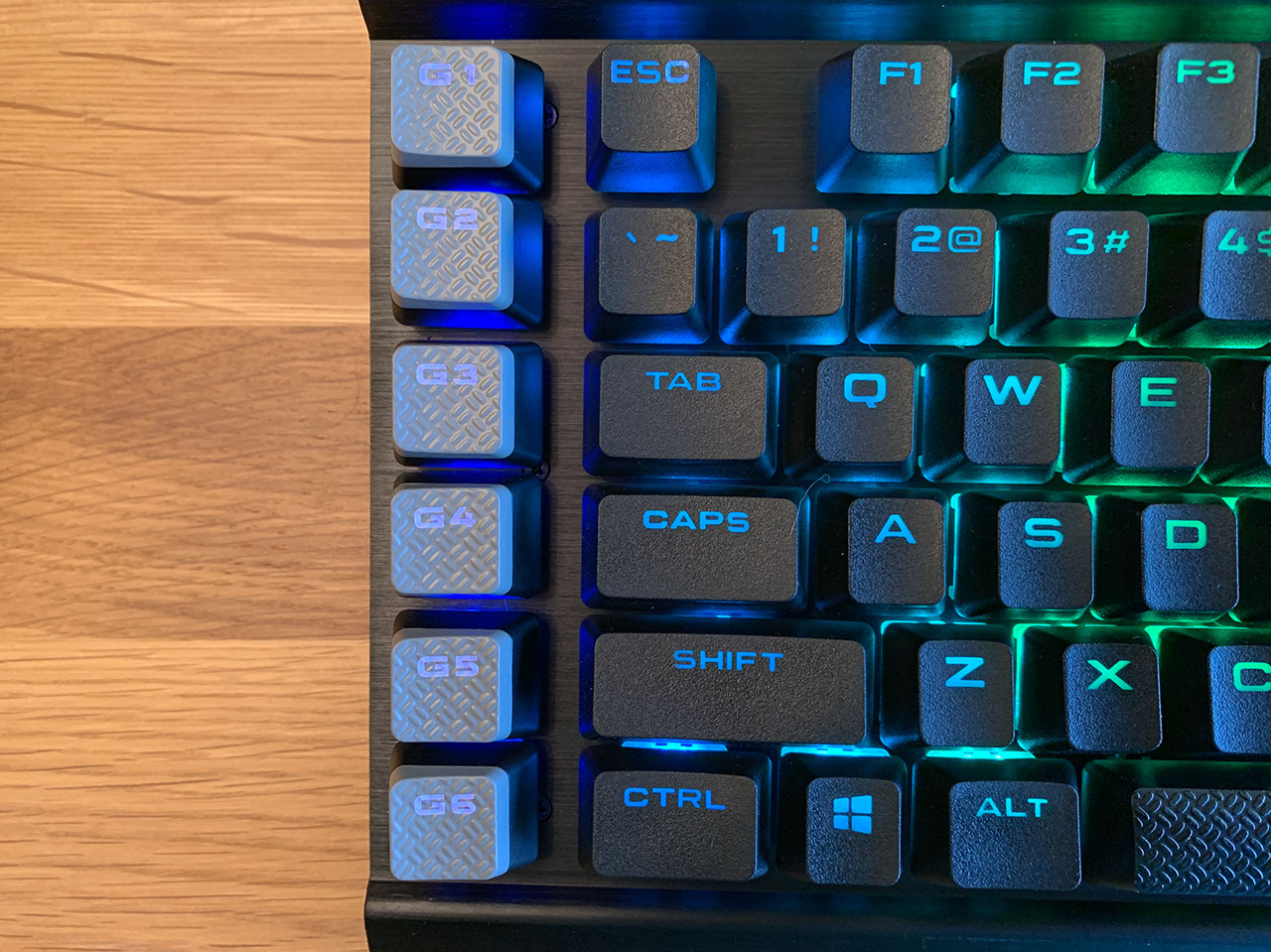 海盗船K95 RGB白金XT游戏键盘宏键
